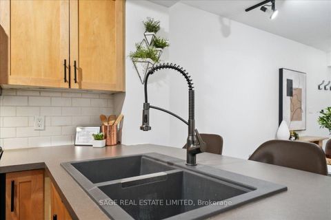 Photo 11 at 73 - 208 Niagara Street, Niagara, Toronto