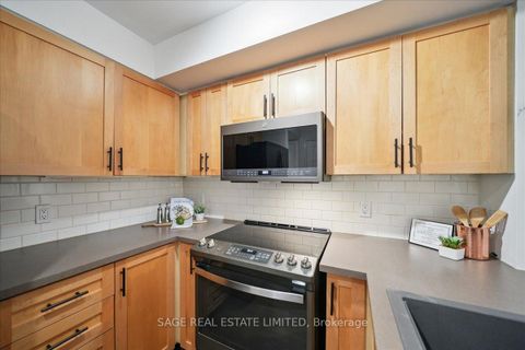 Photo 12 at 73 - 208 Niagara Street, Niagara, Toronto