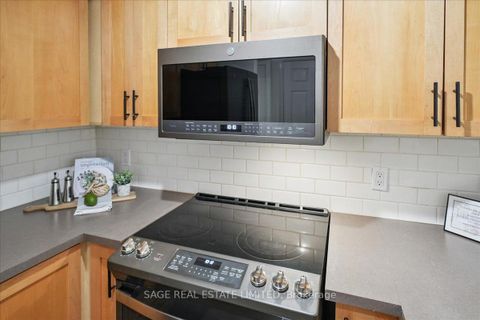 Photo 13 at 73 - 208 Niagara Street, Niagara, Toronto