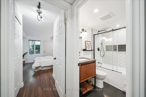 Photo 21 at 73 - 208 Niagara Street, Niagara, Toronto