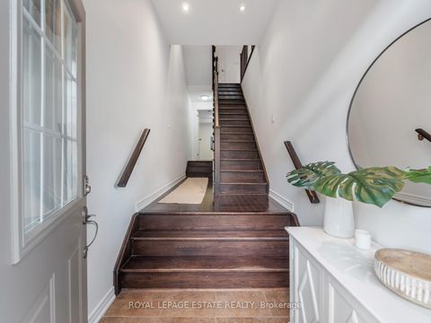 Photo 2 at 40 Bell Manor Drive, Queensway, Toronto