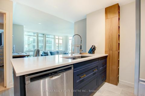 Photo 11 at 1010 - 397 Front Street W, Waterfront Communities C1, Toronto