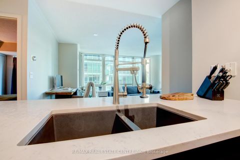 Photo 12 at 1010 - 397 Front Street W, Waterfront Communities C1, Toronto