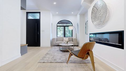 Photo 1 at 122 Crawford Street, Bellwoods, Toronto