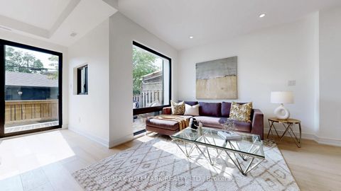 Photo 10 at 122 Crawford Street, Bellwoods, Toronto