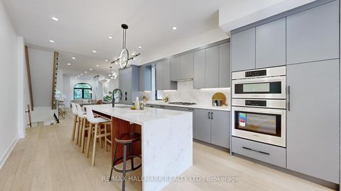 Photo 12 at 122 Crawford Street, Bellwoods, Toronto