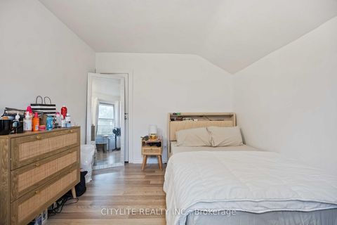 Photo 12 at 32 South Edgely Avenue, Cliffside, Toronto