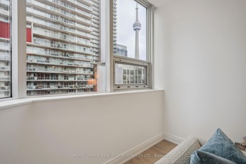 Photo 1 at 904 - 393 King Street W, Waterfront Communities C1, Toronto