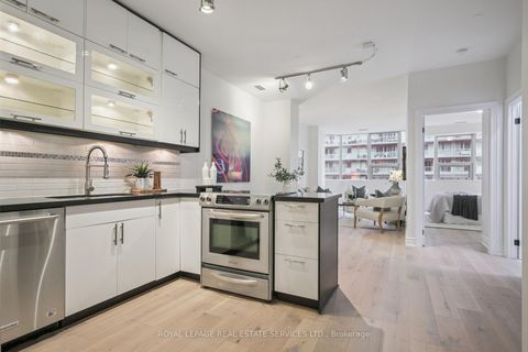 Photo 4 at 904 - 393 King Street W, Waterfront Communities C1, Toronto