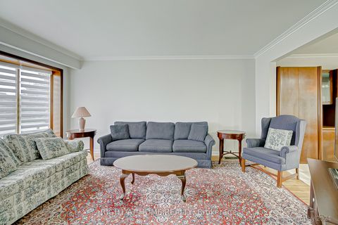 Photo 4 at 19 Martini Drive, Amesbury, Toronto