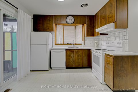 Photo 9 at 19 Martini Drive, Amesbury, Toronto