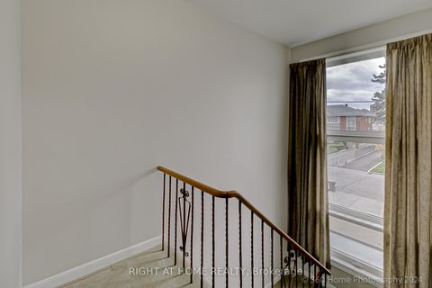 Photo 13 at 19 Martini Drive, Amesbury, Toronto