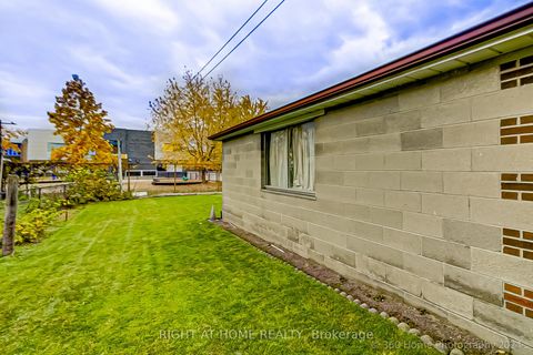 Photo 27 at 19 Martini Drive, Amesbury, Toronto
