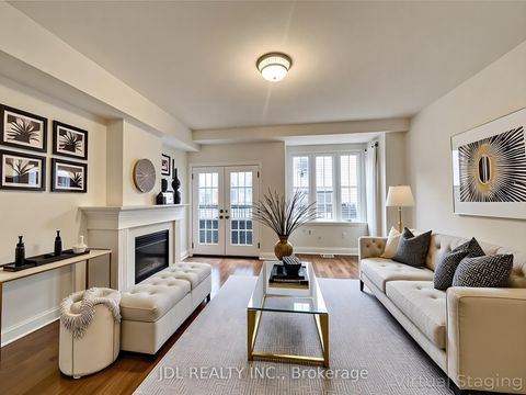 Photo 2 at 3 Garvin Mews, Willowdale East, Toronto