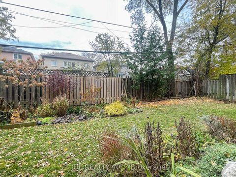 Photo 32 at 3 Garvin Mews, Willowdale East, Toronto