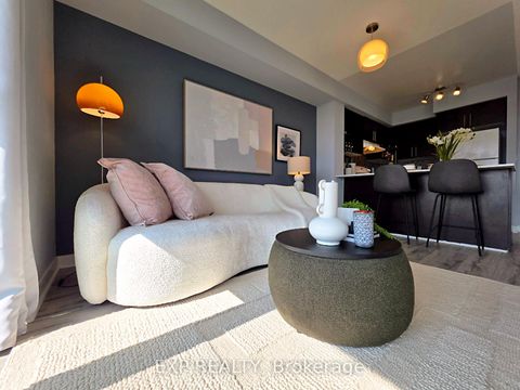 Photo 2 at 723 - 120 Dallimore Circle, Don Mills, Toronto