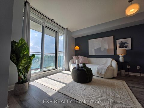 Photo 3 at 723 - 120 Dallimore Circle, Don Mills, Toronto