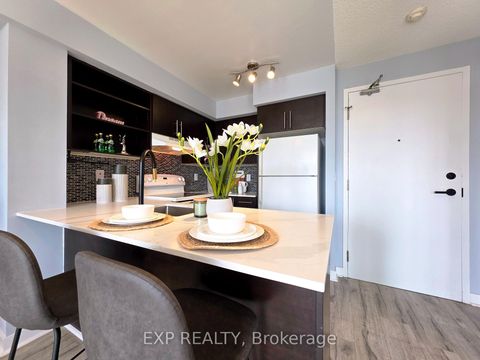 Photo 4 at 723 - 120 Dallimore Circle, Don Mills, Toronto