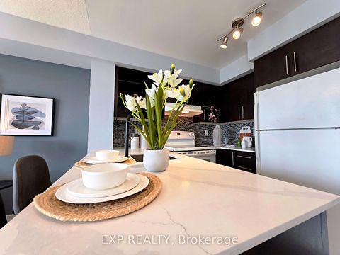 Photo 5 at 723 - 120 Dallimore Circle, Don Mills, Toronto