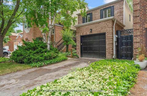 Photo 2 at 55 Thornbury Circle, Yorkhill, Vaughan