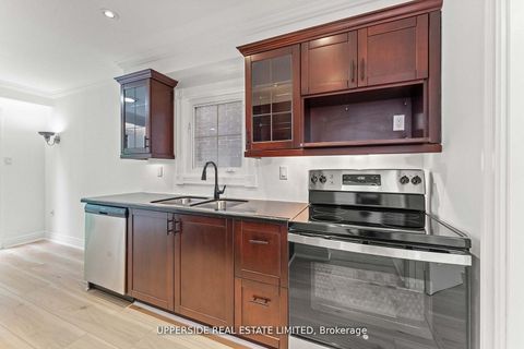 Photo 11 at 55 Thornbury Circle, Yorkhill, Vaughan