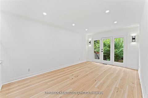 Photo 14 at 55 Thornbury Circle, Yorkhill, Vaughan