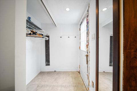 Photo 7 at 734 - 10 Laidlaw Street, South Parkdale, Toronto