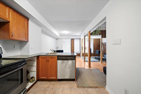 Photo 11 at 734 - 10 Laidlaw Street, South Parkdale, Toronto