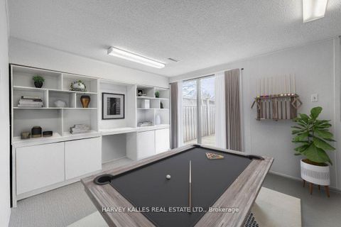 Photo 4 at 82 Poplar Crescent, Aurora Highlands, Aurora