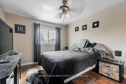 Photo 12 at 82 Poplar Crescent, Aurora Highlands, Aurora