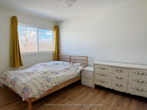 Photo 6 at 207 Milestone Crescent, Aurora Village, Aurora