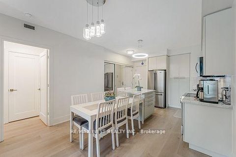 Photo 10 at 1122 - 70 Roehampton Avenue, Mount Pleasant West, Toronto