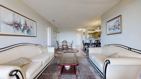 Photo 2 at 917 - 32 Clarissa Drive, Harding, Richmond Hill