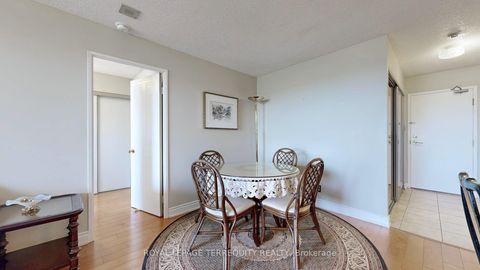 Photo 3 at 917 - 32 Clarissa Drive, Harding, Richmond Hill