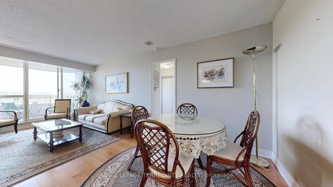 Photo 4 at 917 - 32 Clarissa Drive, Harding, Richmond Hill