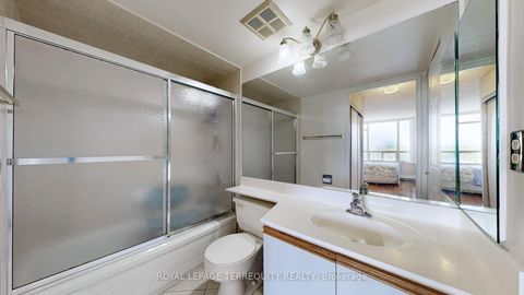 Photo 12 at 917 - 32 Clarissa Drive, Harding, Richmond Hill