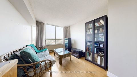 Photo 13 at 917 - 32 Clarissa Drive, Harding, Richmond Hill