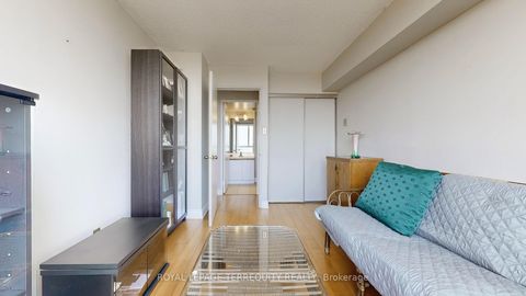 Photo 14 at 917 - 32 Clarissa Drive, Harding, Richmond Hill