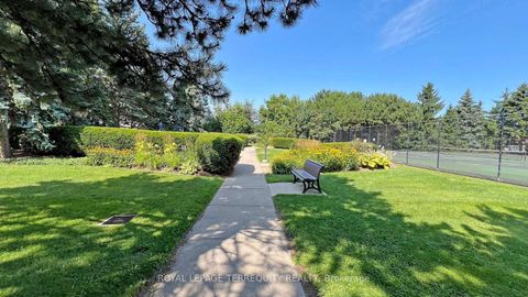 Photo 30 at 917 - 32 Clarissa Drive, Harding, Richmond Hill