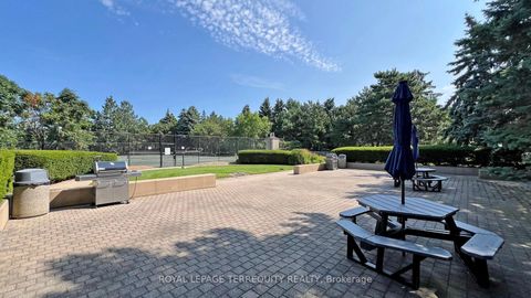 Photo 32 at 917 - 32 Clarissa Drive, Harding, Richmond Hill