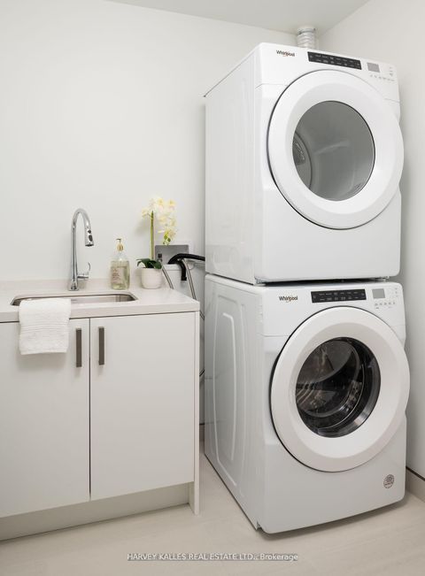 Photo 9 at 403 - 1 Strathgowan Avenue, Lawrence Park North, Toronto