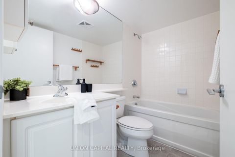 Photo 16 at 332 - 231 Fort York Boulevard, Niagara, Toronto