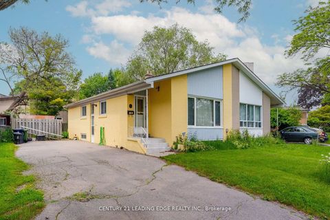 Photo 1 at 6 Ravenrock Court, Donalda, Toronto