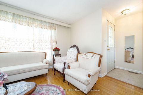 Photo 3 at 6 Ravenrock Court, Donalda, Toronto