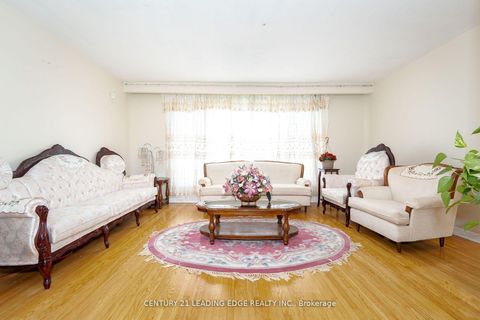 Photo 4 at 6 Ravenrock Court, Donalda, Toronto