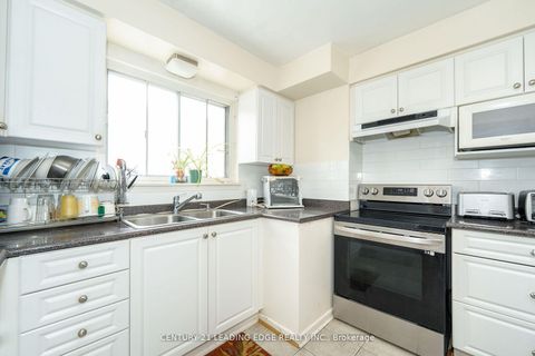 Photo 9 at 6 Ravenrock Court, Donalda, Toronto