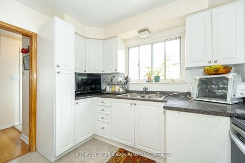 Photo 10 at 6 Ravenrock Court, Donalda, Toronto