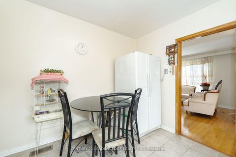 Photo 11 at 6 Ravenrock Court, Donalda, Toronto