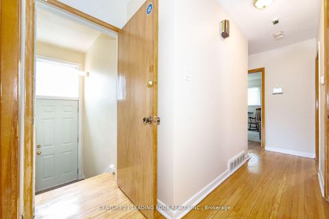 Photo 13 at 6 Ravenrock Court, Donalda, Toronto