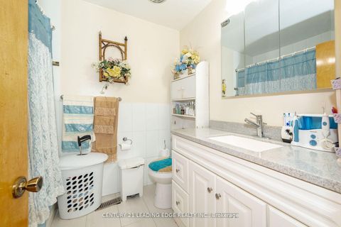 Photo 15 at 6 Ravenrock Court, Donalda, Toronto